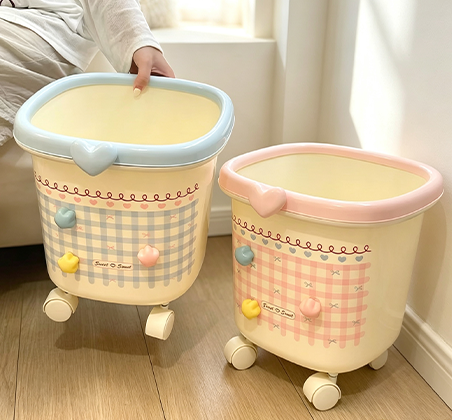 Cute Rolling Trash Can with Heart Decor & Gingham Pattern | Portable Open-Top Waste Bin with Wheels for Kids' Room, Bedroom & Living Room | Pink & Blue Available